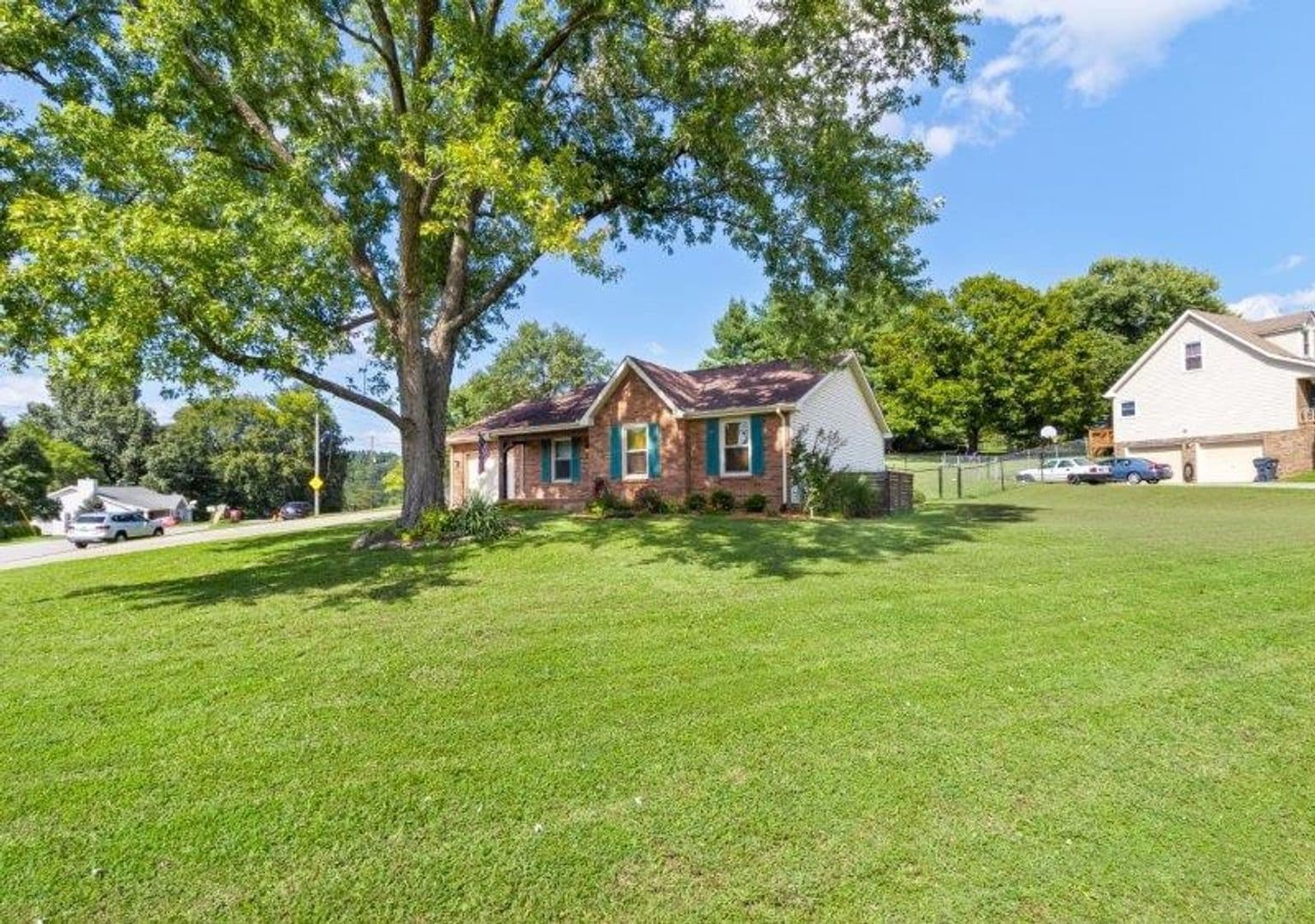 737 W Creek Drive 2 of 22