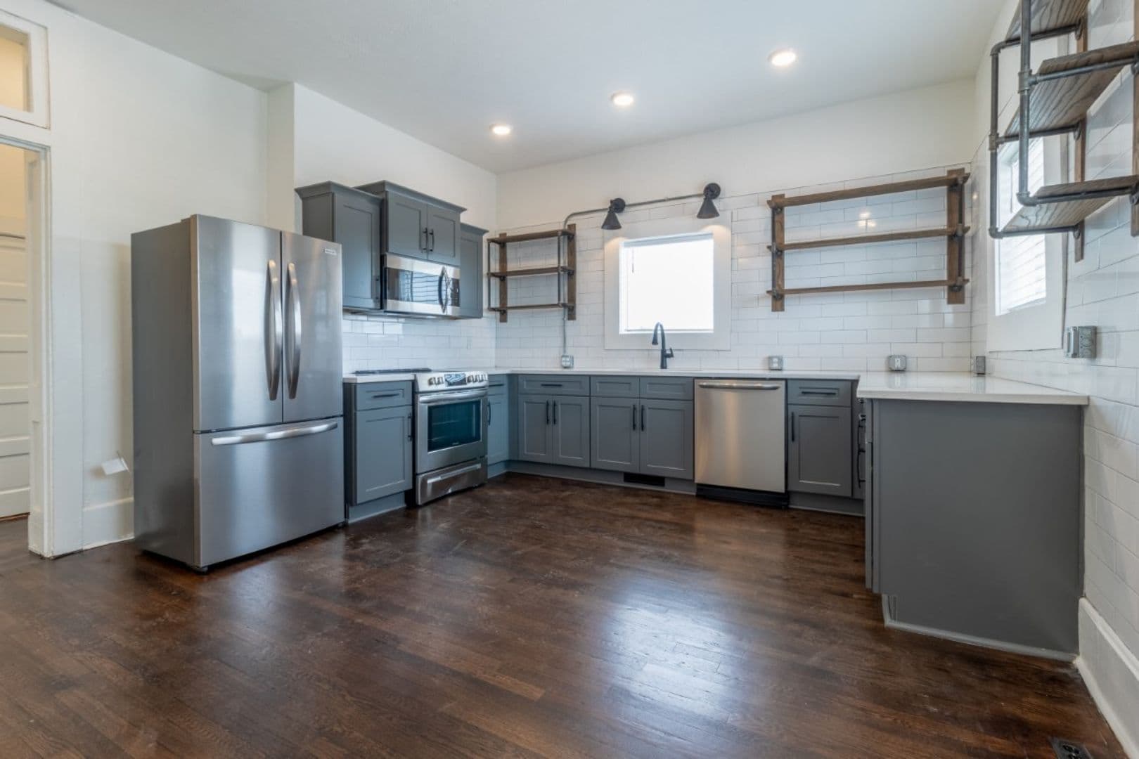 305 Main St 21 of 27