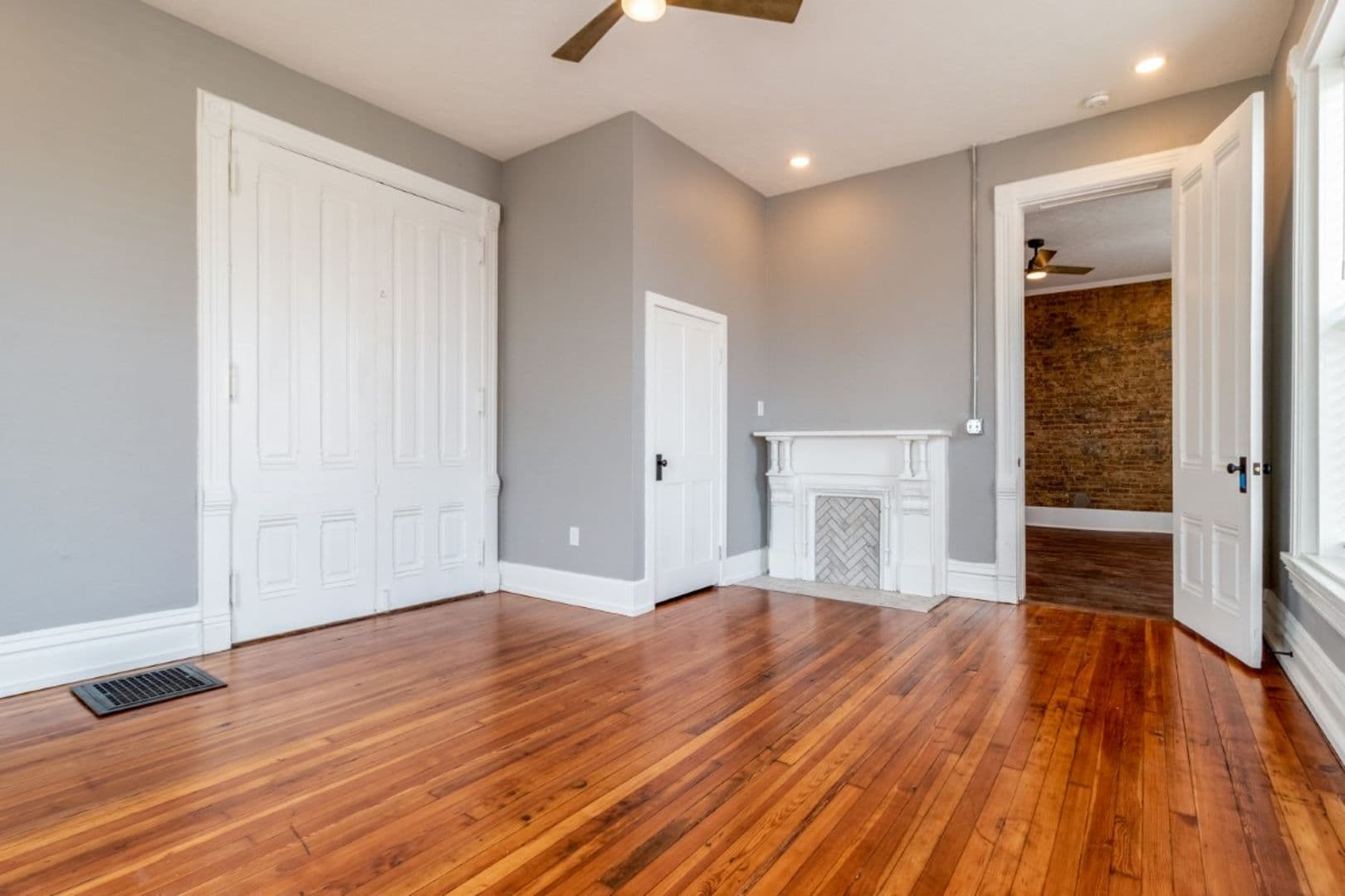305 Main St 13 of 27