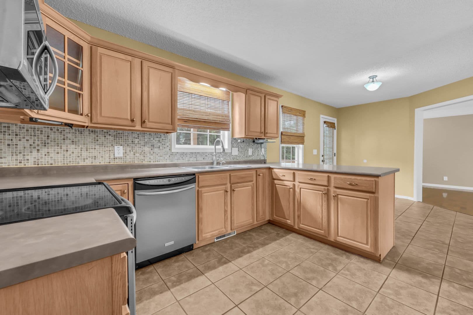 3332 Victoria Ct 21 of 45