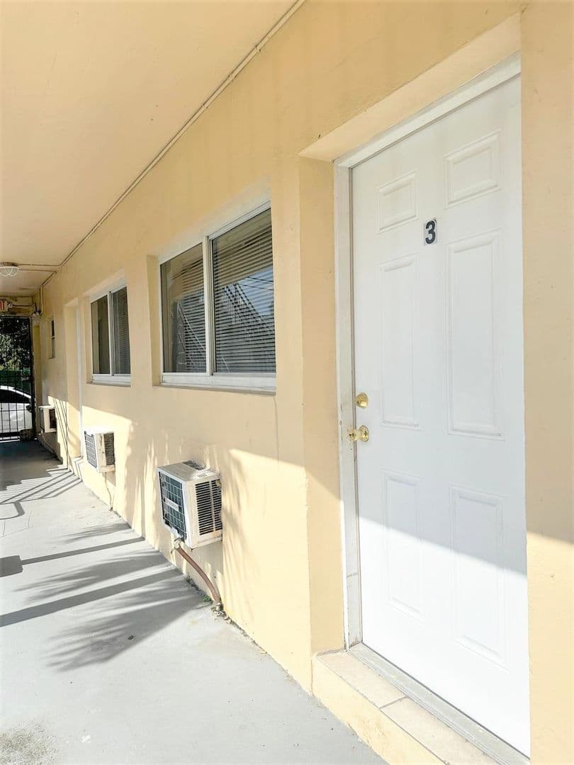 Stunning Boutique Studio Apartment Minuets From Downtown Miami & Wynwood! 14 of 18