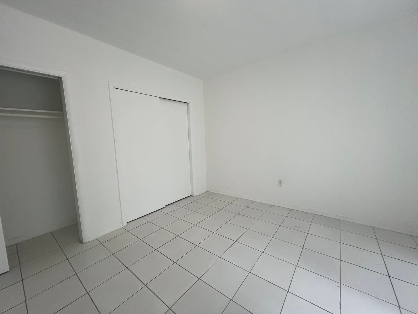 HUGE NORTH BEACH APARTMENT 5 of 8