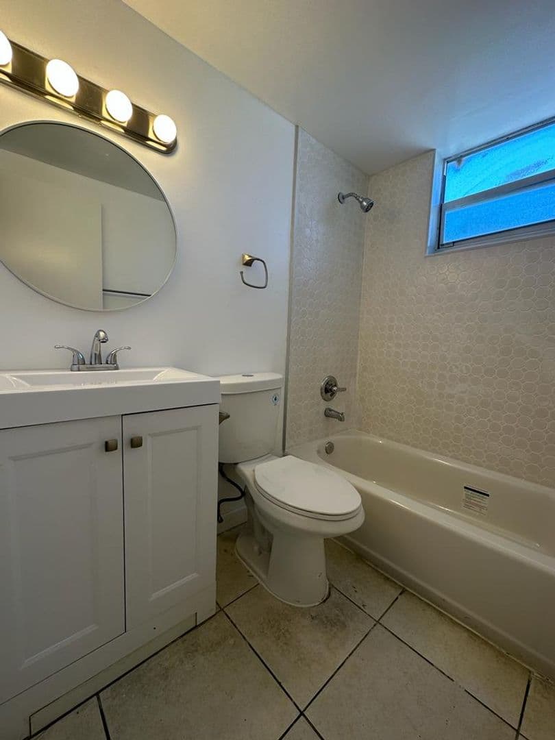 Ground Floor 2 Bedroom Near Health District BY UM & JMH 10 of 24
