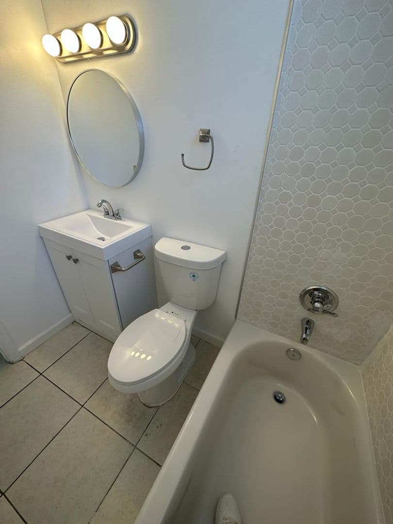 Ground Floor 2 Bedroom Near Health District BY UM & JMH 11 of 24