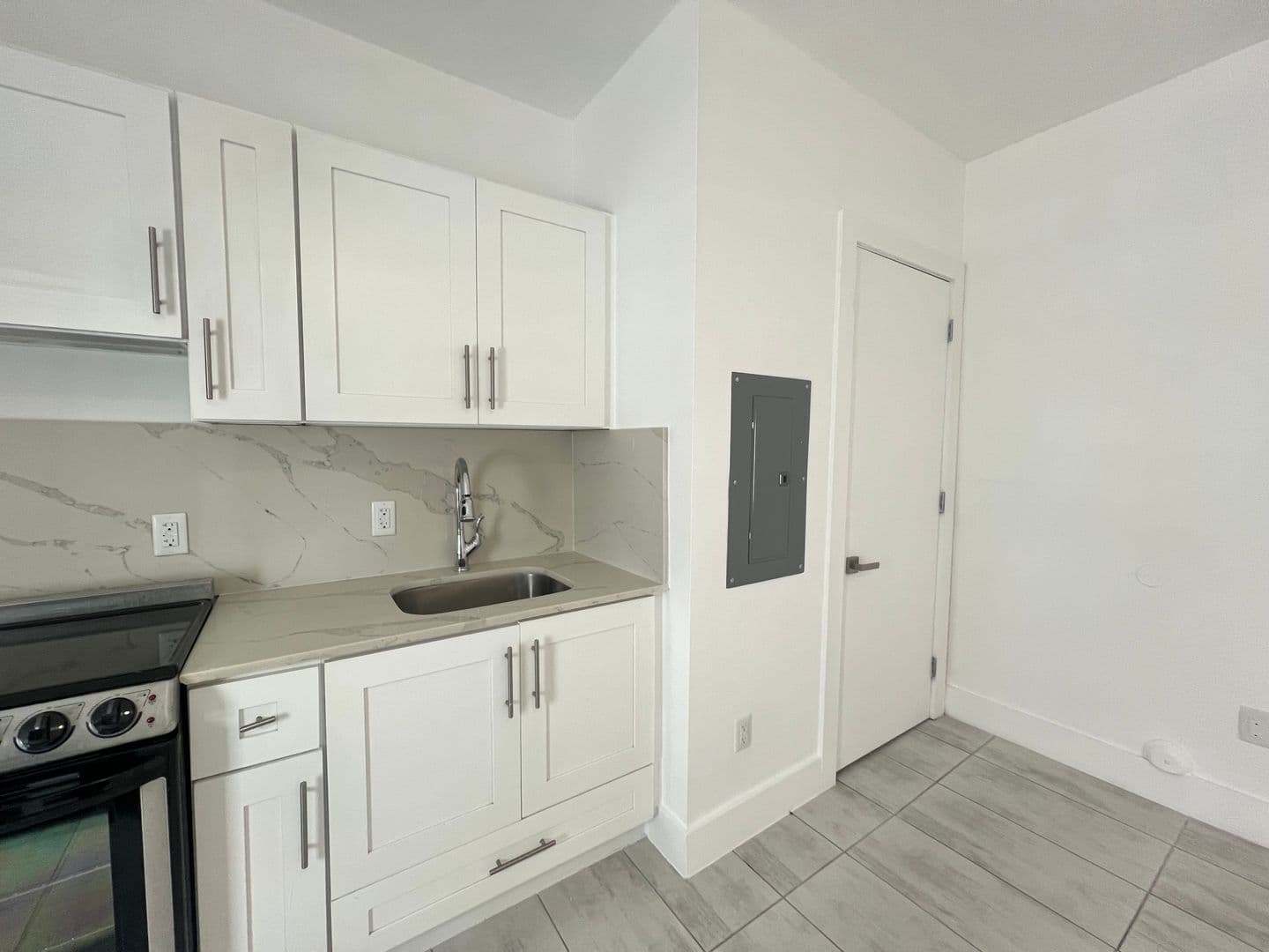 Modern Studio Living Just Steps from the Sand – South Beach Style 9 of 16