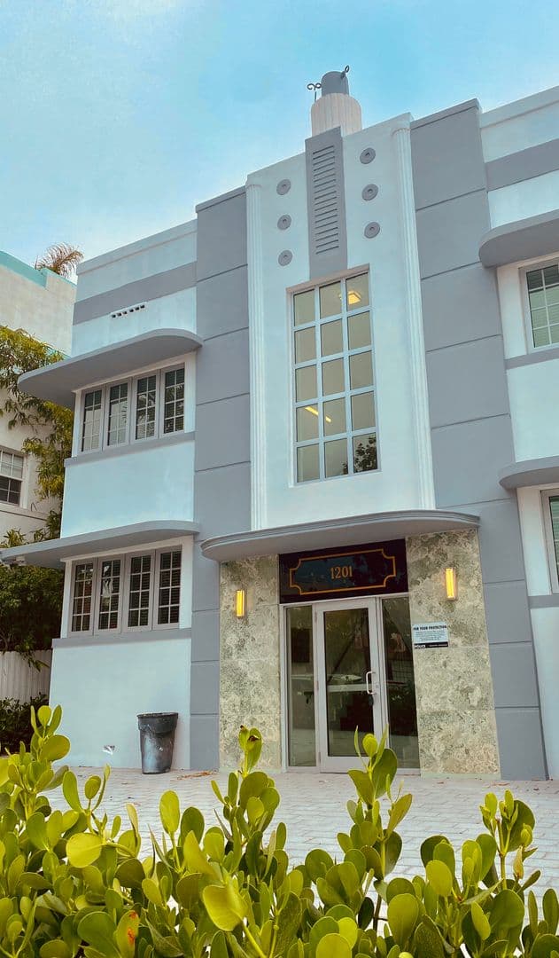 Modern Studio Living Just Steps from the Sand – South Beach Style 15 of 16