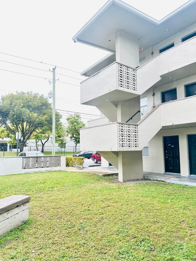 Ground Floor 2 Bedroom Near Health District BY UM & JMH 20 of 38