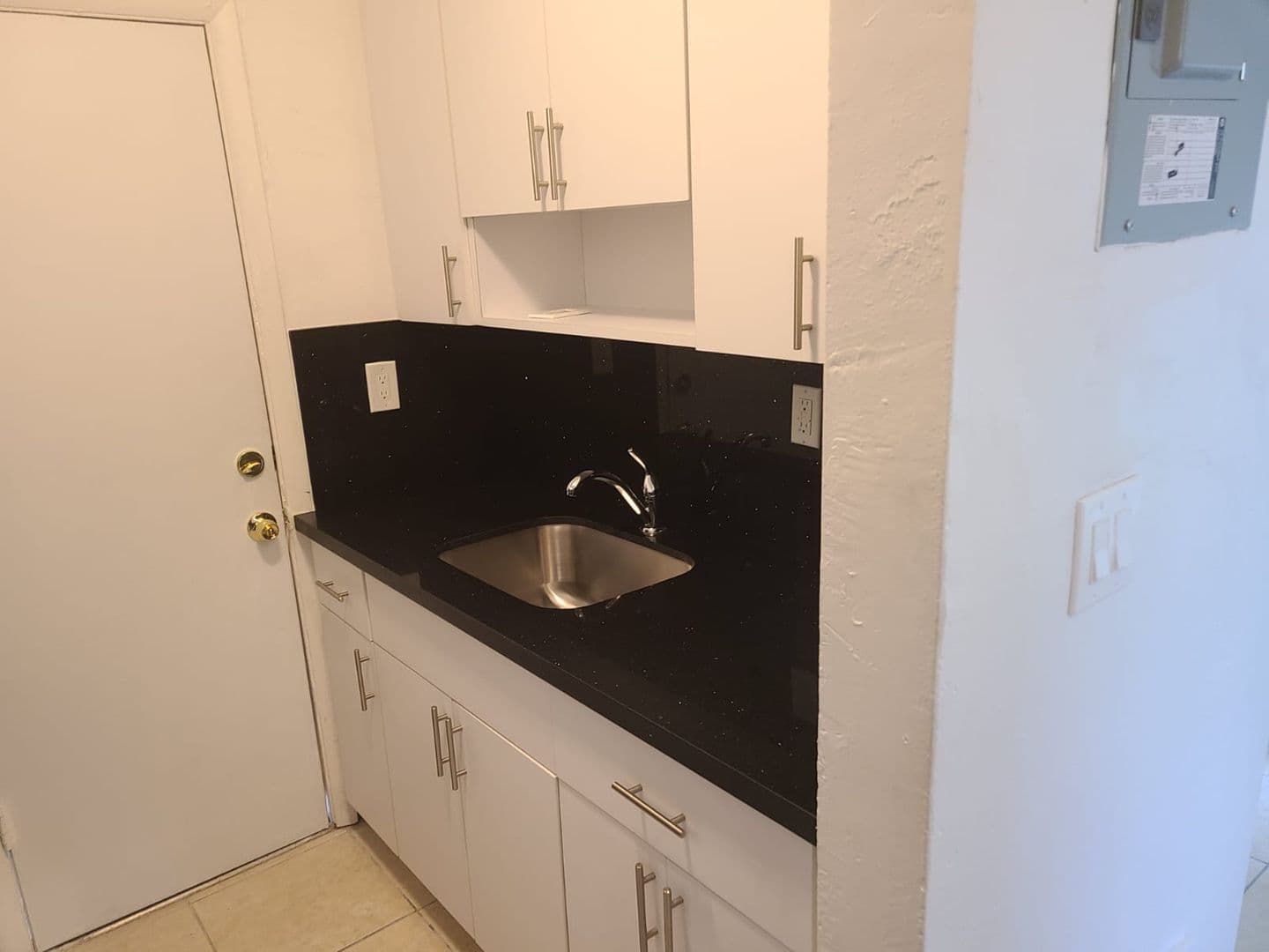 Ground Floor 2 Bedroom Near Health District BY UM & JMH 20 of 24