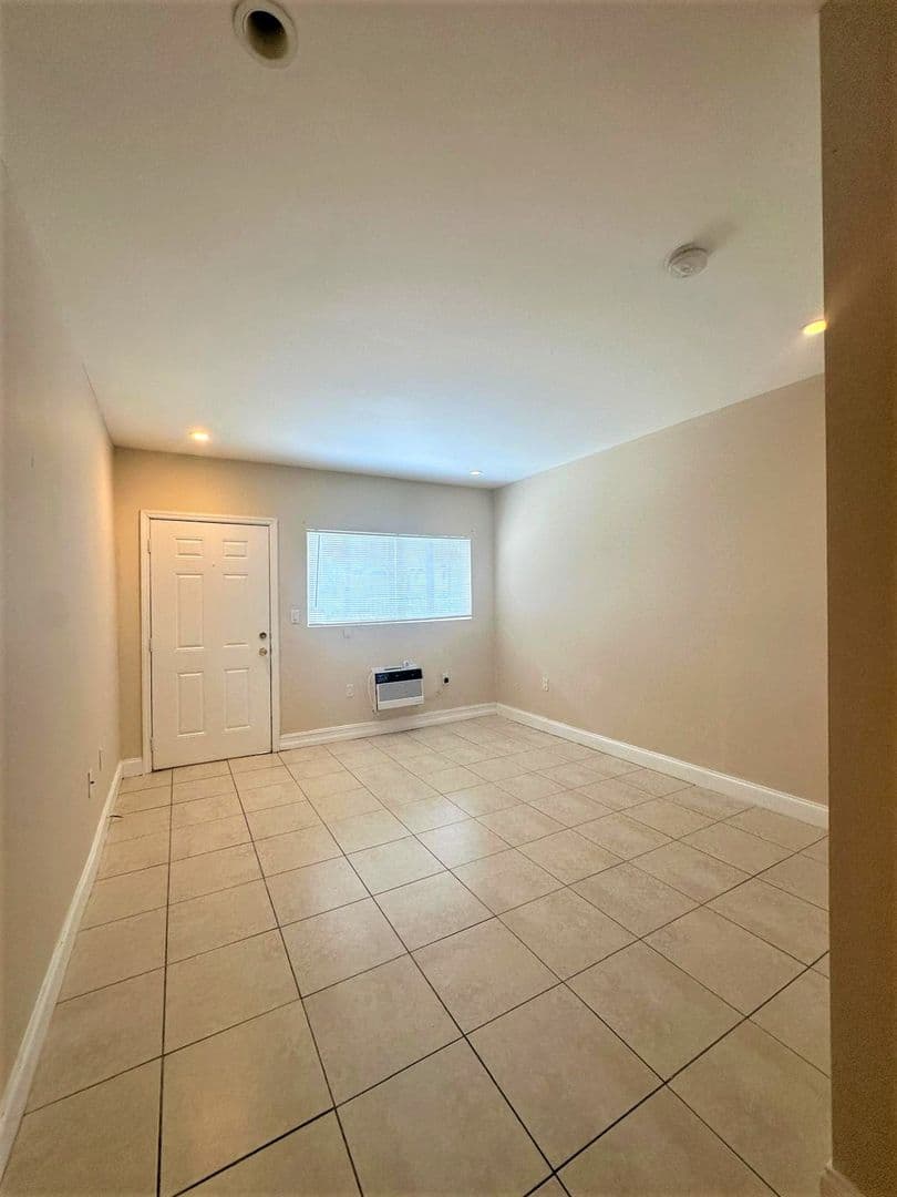 Stunning Boutique Studio Apartment Minuets From Downtown Miami & Wynwood! 10 of 18