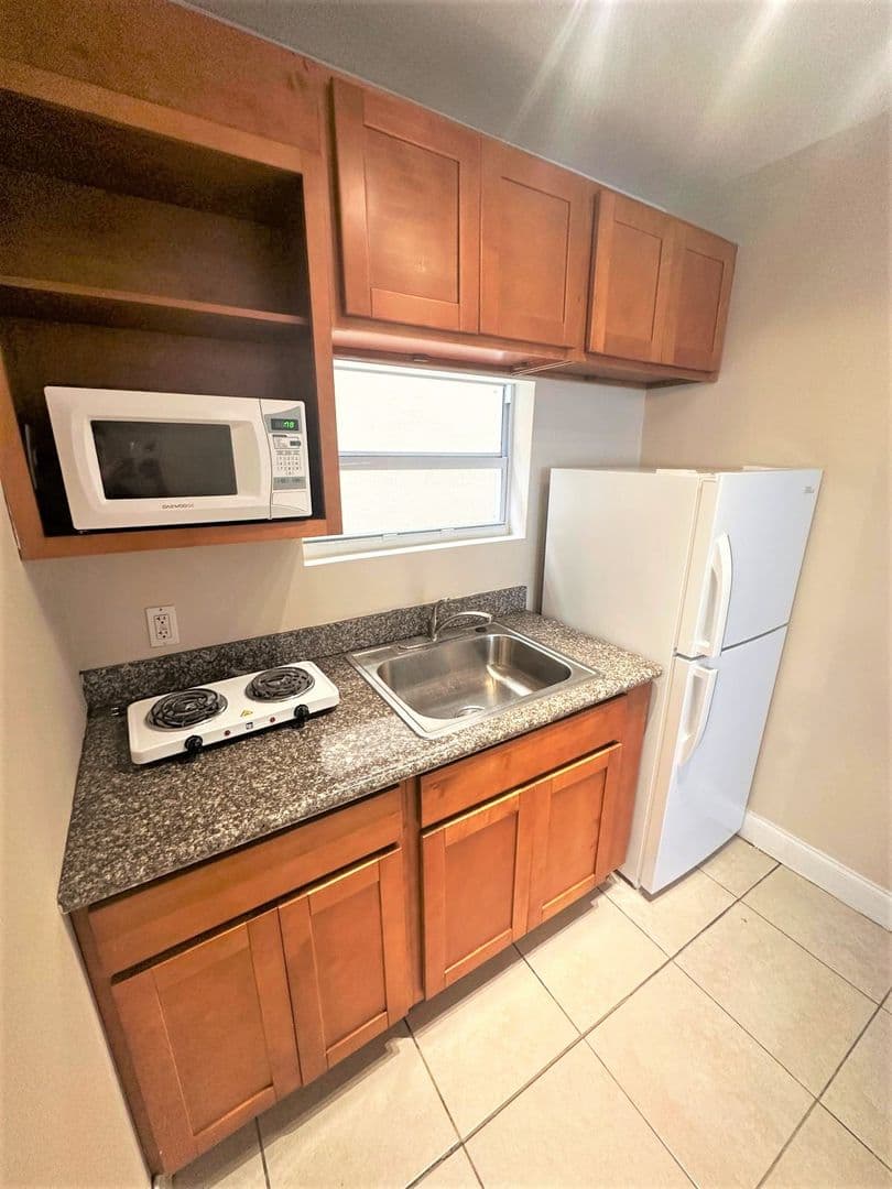 Stunning Boutique Studio Apartment Minuets From Downtown Miami & Wynwood 7 of 8