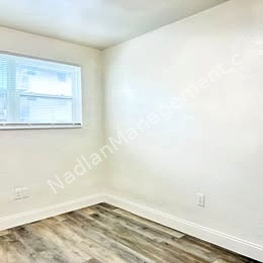 Ground Floor 2 Bedroom Near Health District BY UM & JMH 36 of 38