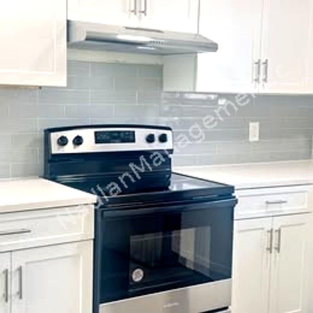 Ground Floor 2 Bedroom Near Health District BY UM & JMH 5 of 24