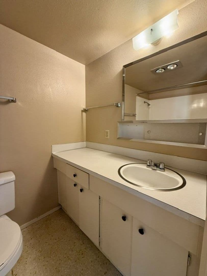 Cedar Pointe Apartments - 811 13 of 20