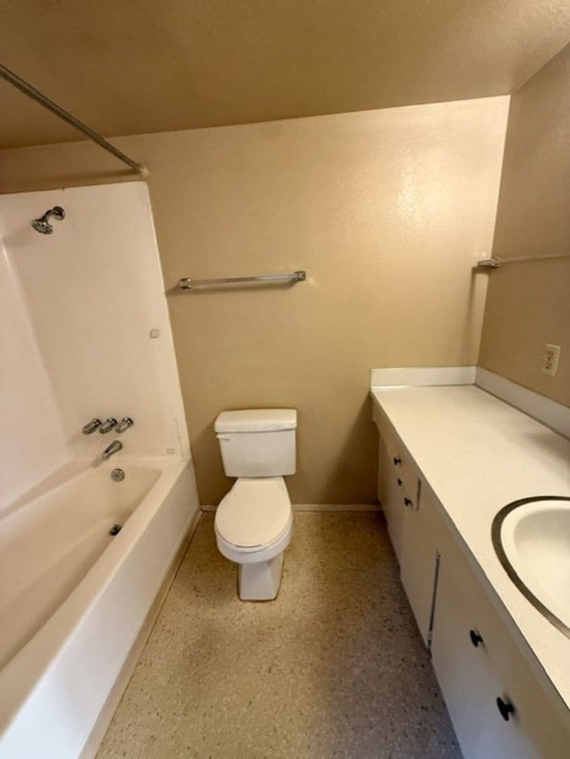 Cedar Pointe Apartments - 811 14 of 20