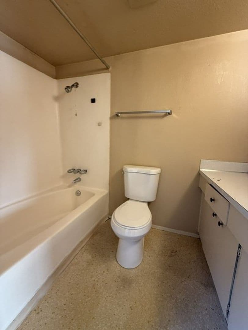 Cedar Pointe Apartments - 811 11 of 17