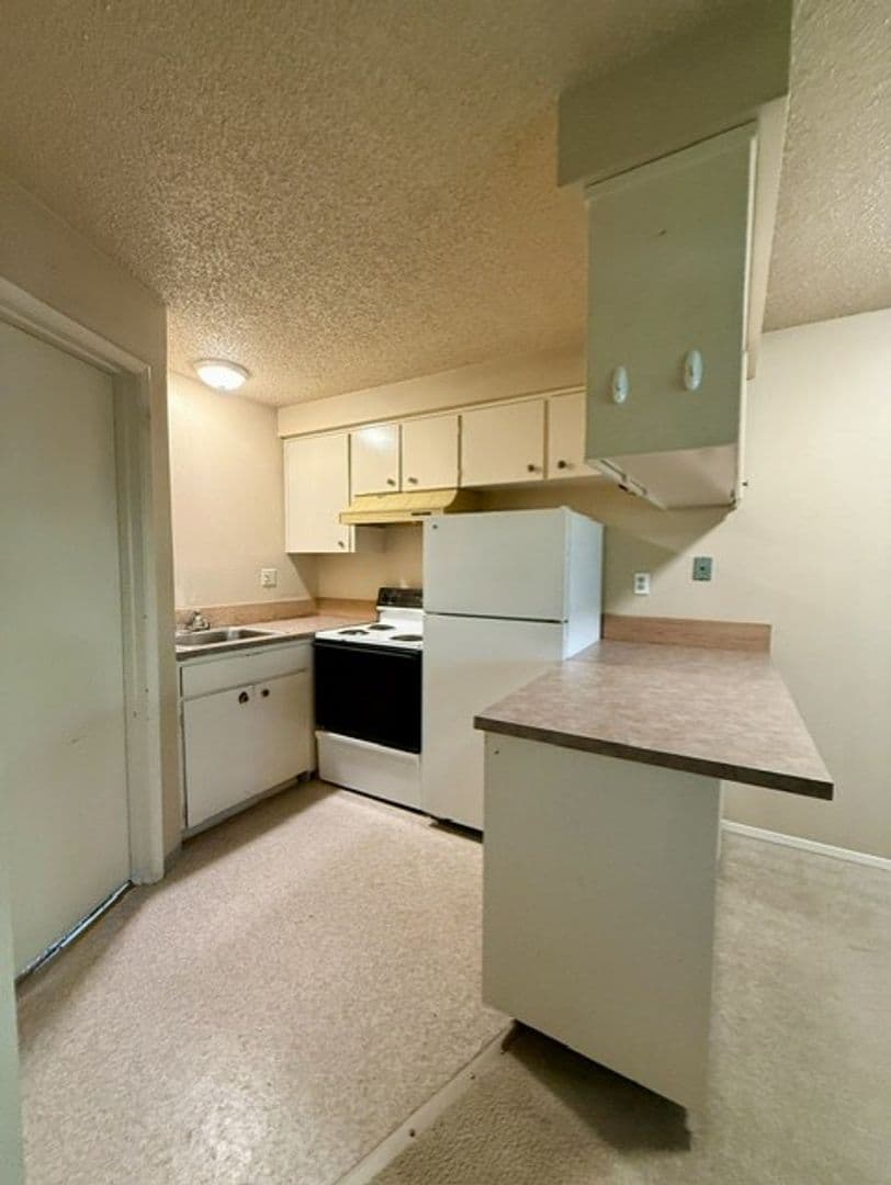 Cedar Pointe Apartments - 811 7 of 20