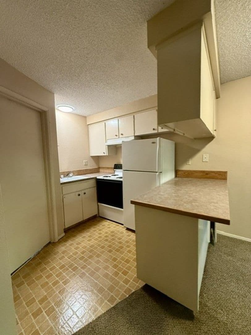 Cedar Pointe Apartments - 811 6 of 17