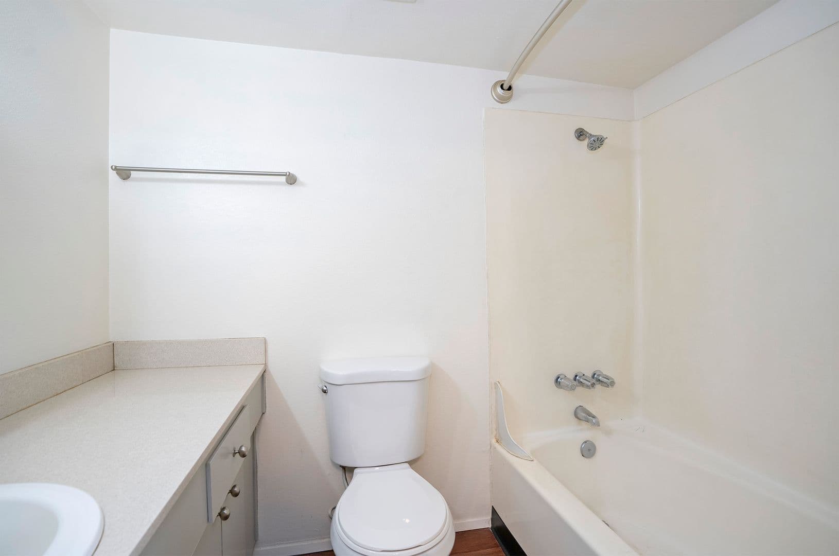 Cedar Pointe Apartments - 811 14 of 19