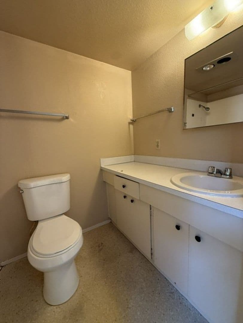 Cedar Pointe Apartments - 811 12 of 17