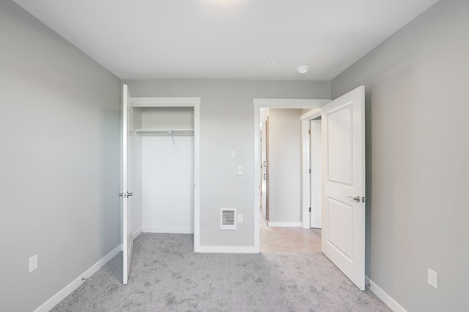 PET FRIENDLY 2Bd/2Ba 2nd Story Apartment Unit - Available to View! 29 of 36