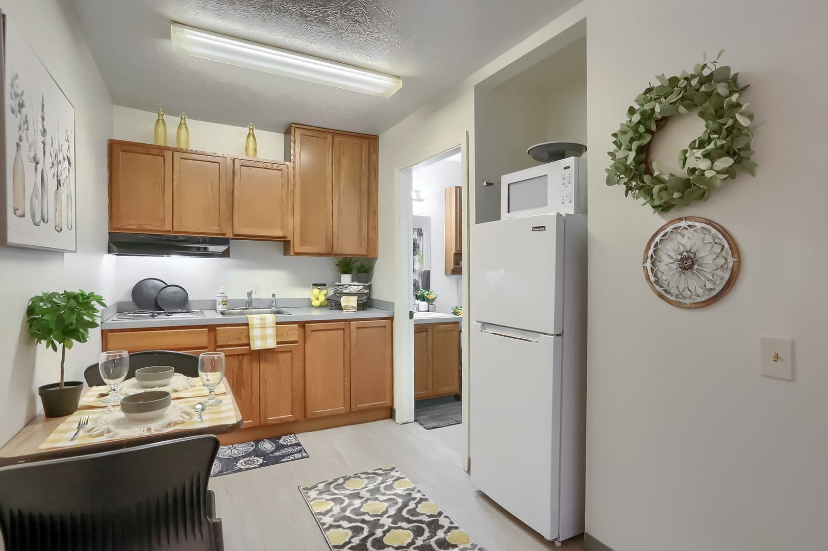 Stoneworth Apt 124 2 of 7