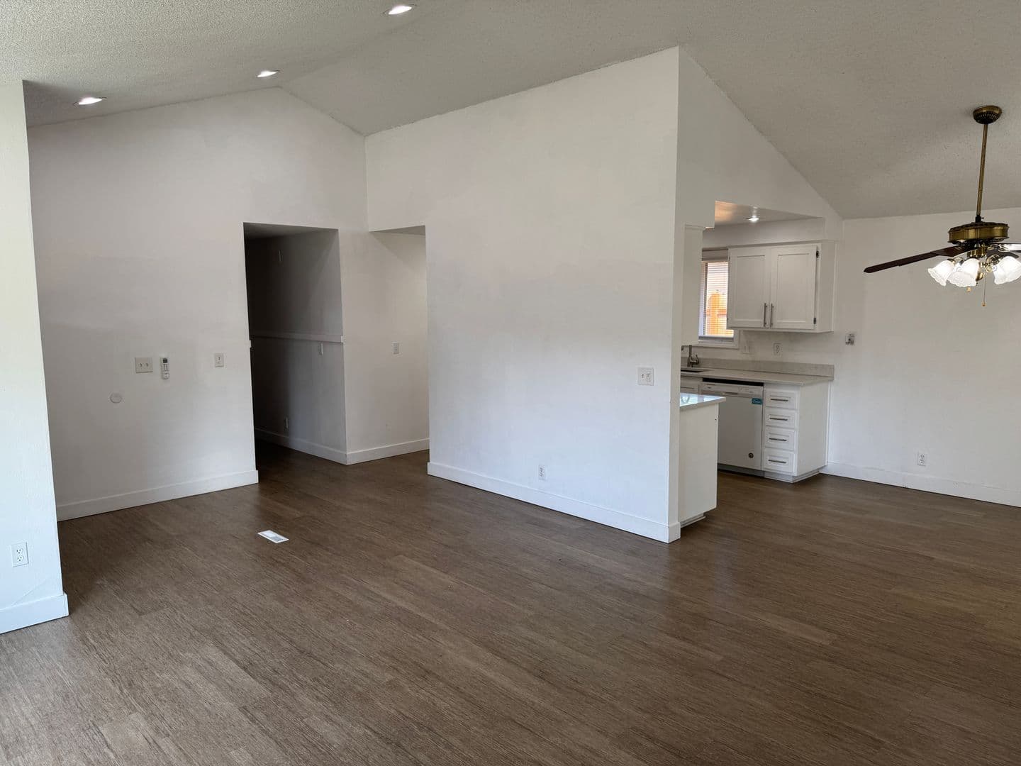4672 Royal Ave 9 of 41