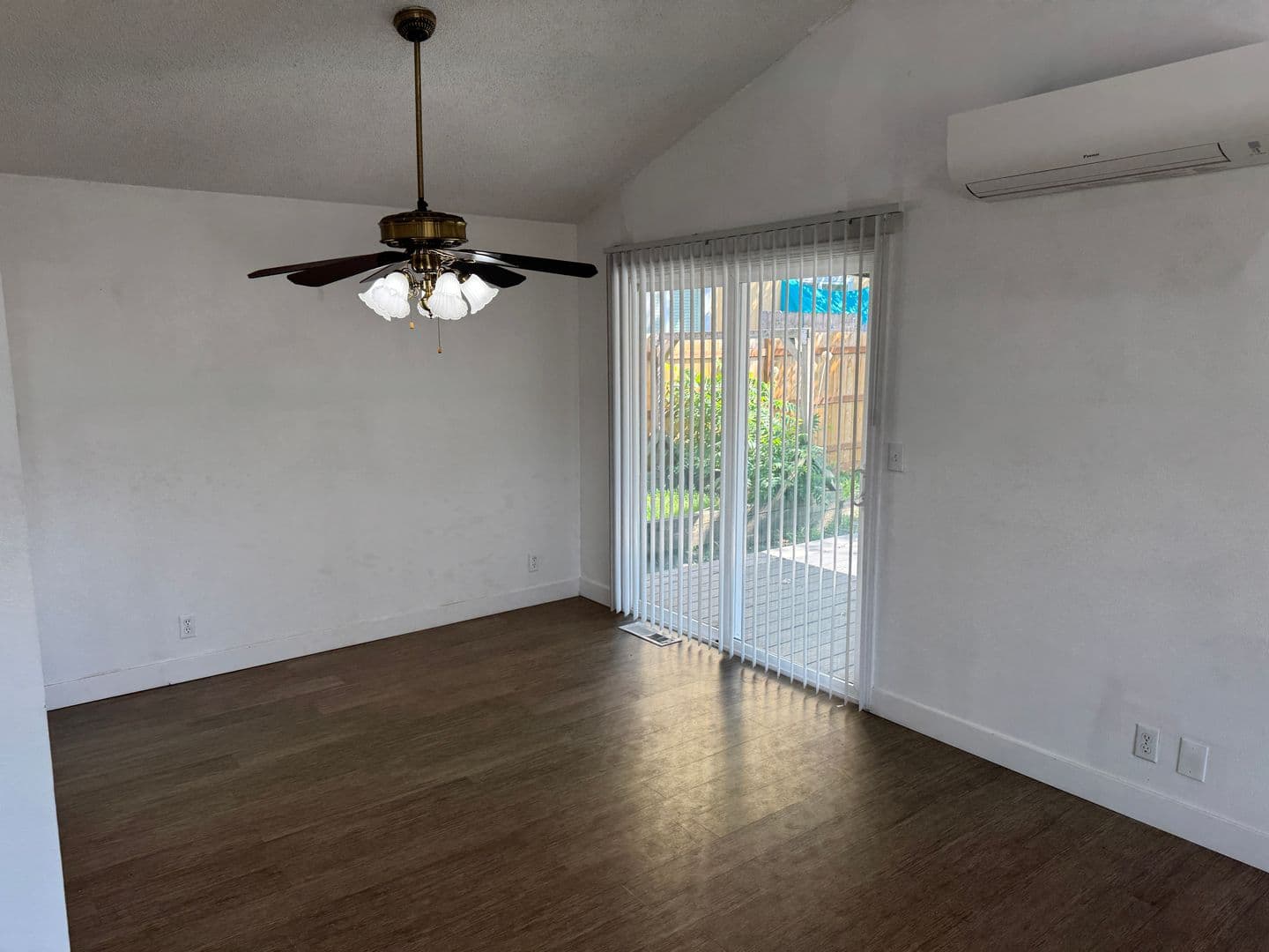 4672 Royal Ave 11 of 41