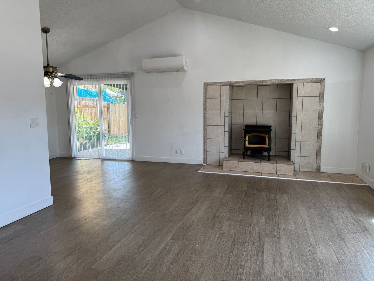 4672 Royal Ave 8 of 41