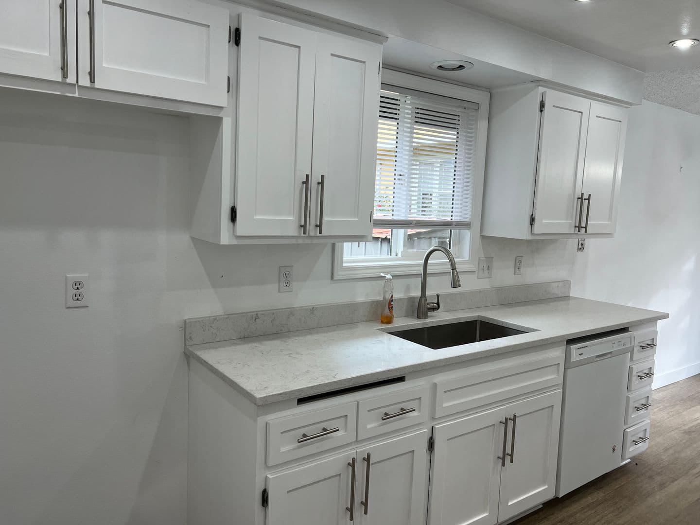 4672 Royal Ave 15 of 41