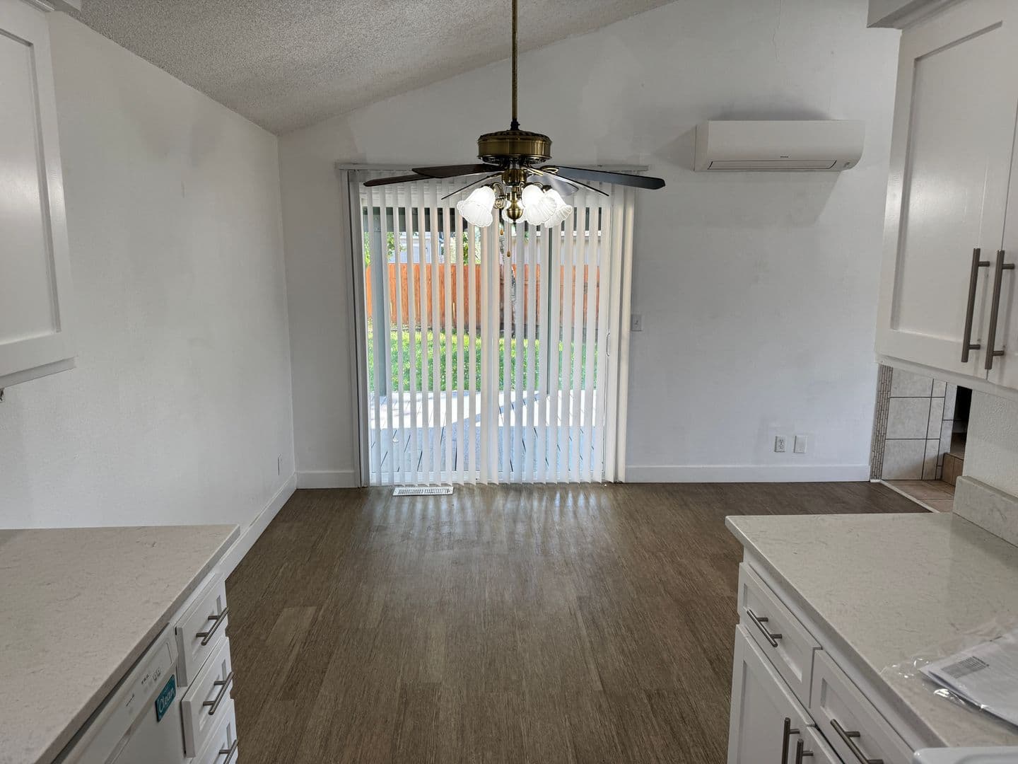 4672 Royal Ave 16 of 41
