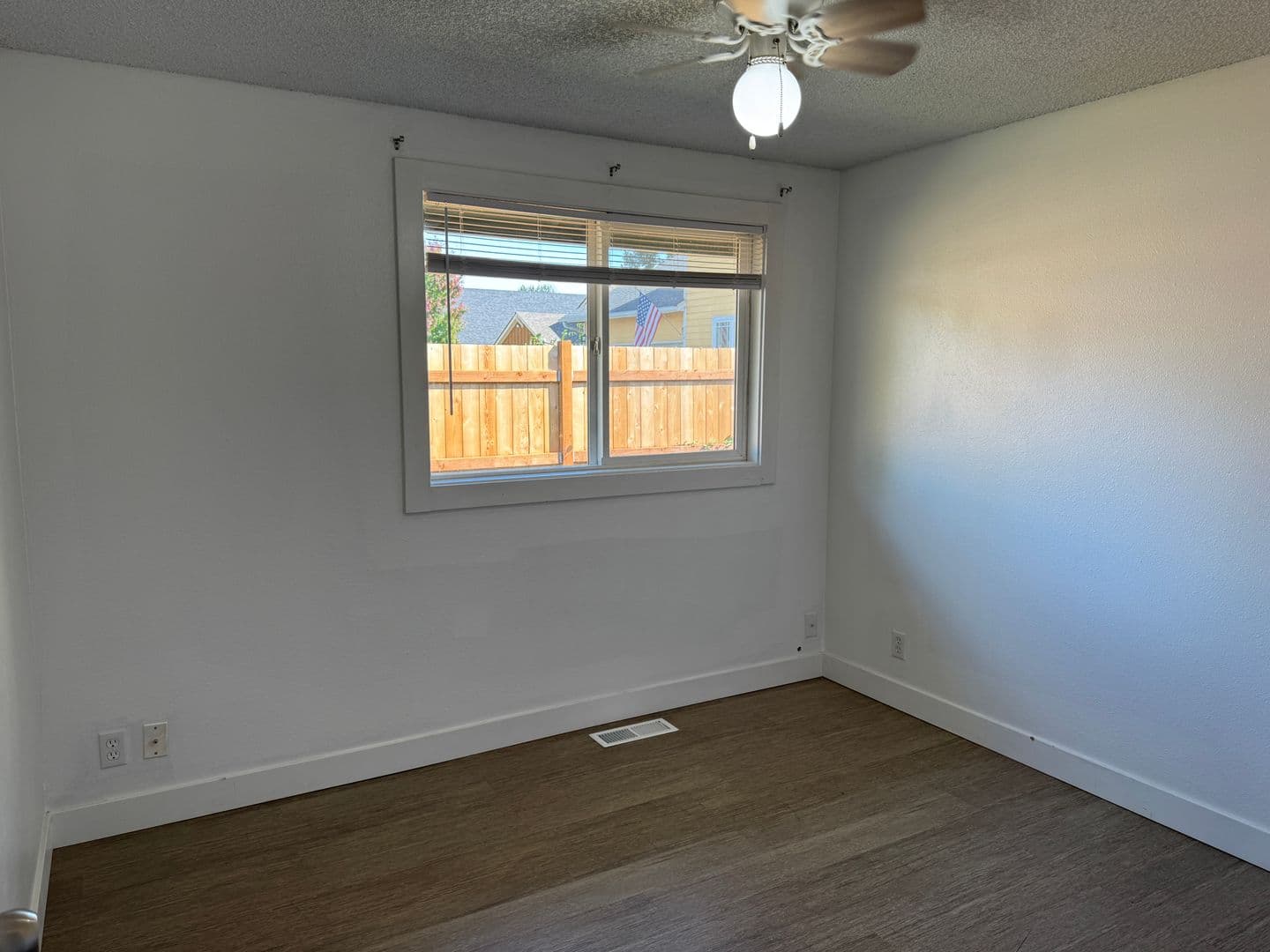4672 Royal Ave 18 of 41