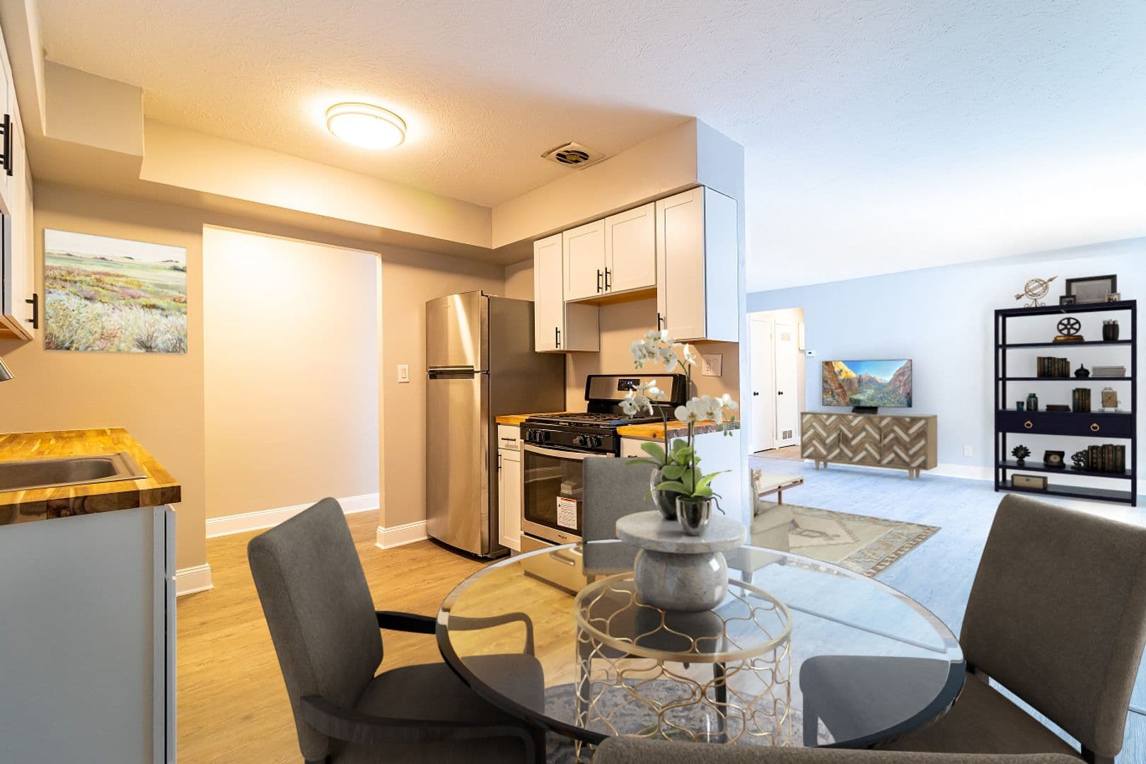 Shady Cove Apartments 4 of 11