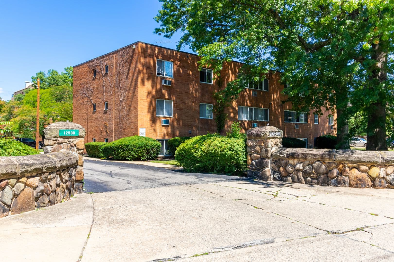 Shady Cove Apartments 1 of 8