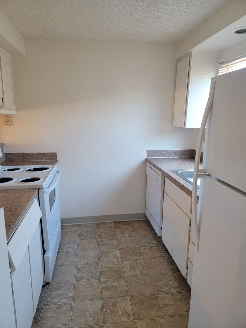 #251 PINE CREST APARTMENTS 6 of 8