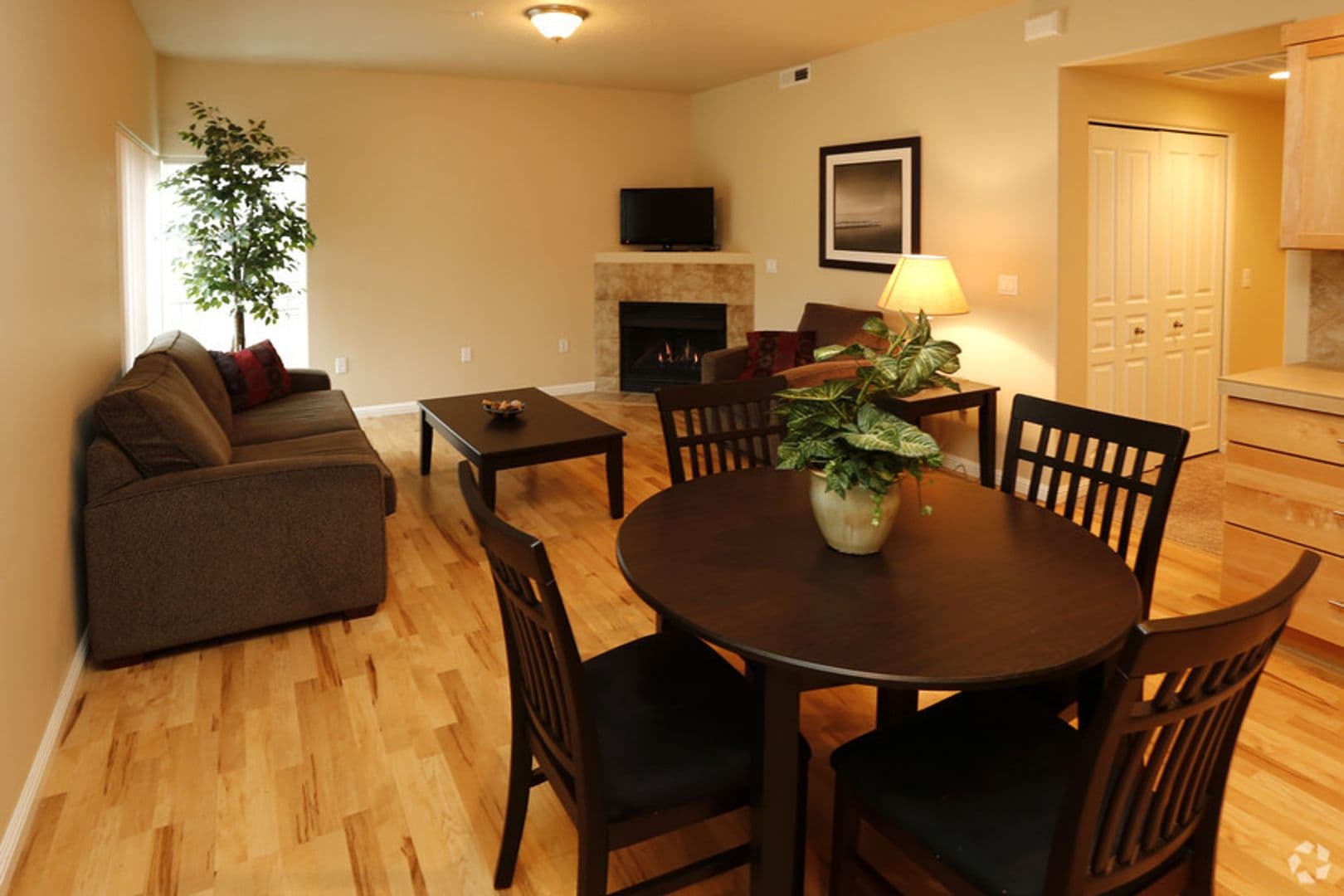 #144 TABOR POINTE APARTMENTS 3 of 6