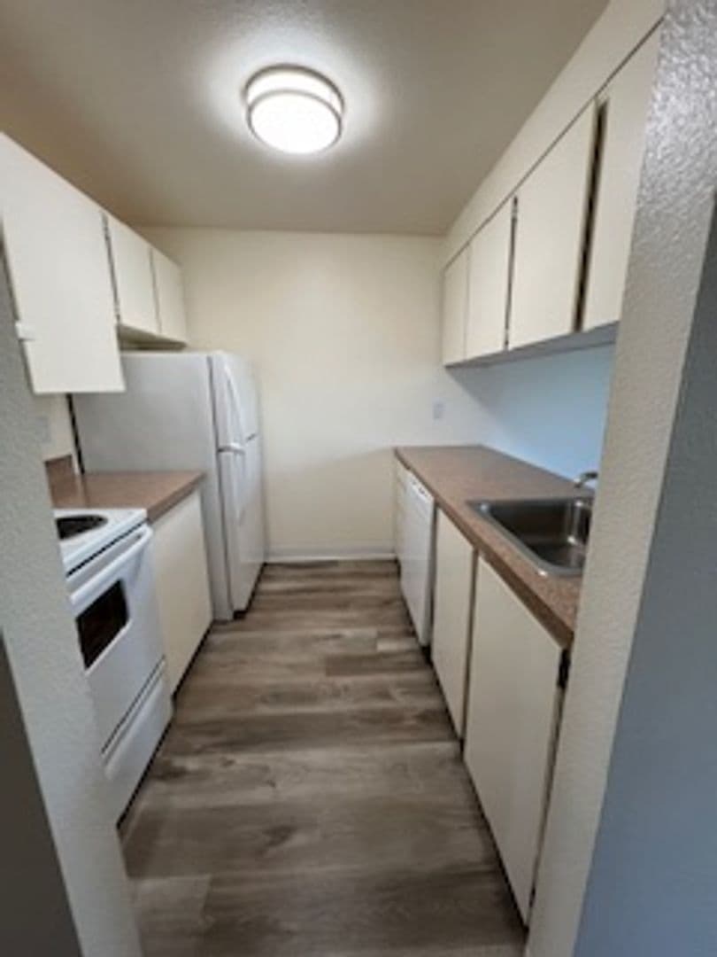#762 DOWNING HILLS APARTMENTS 2 of 7