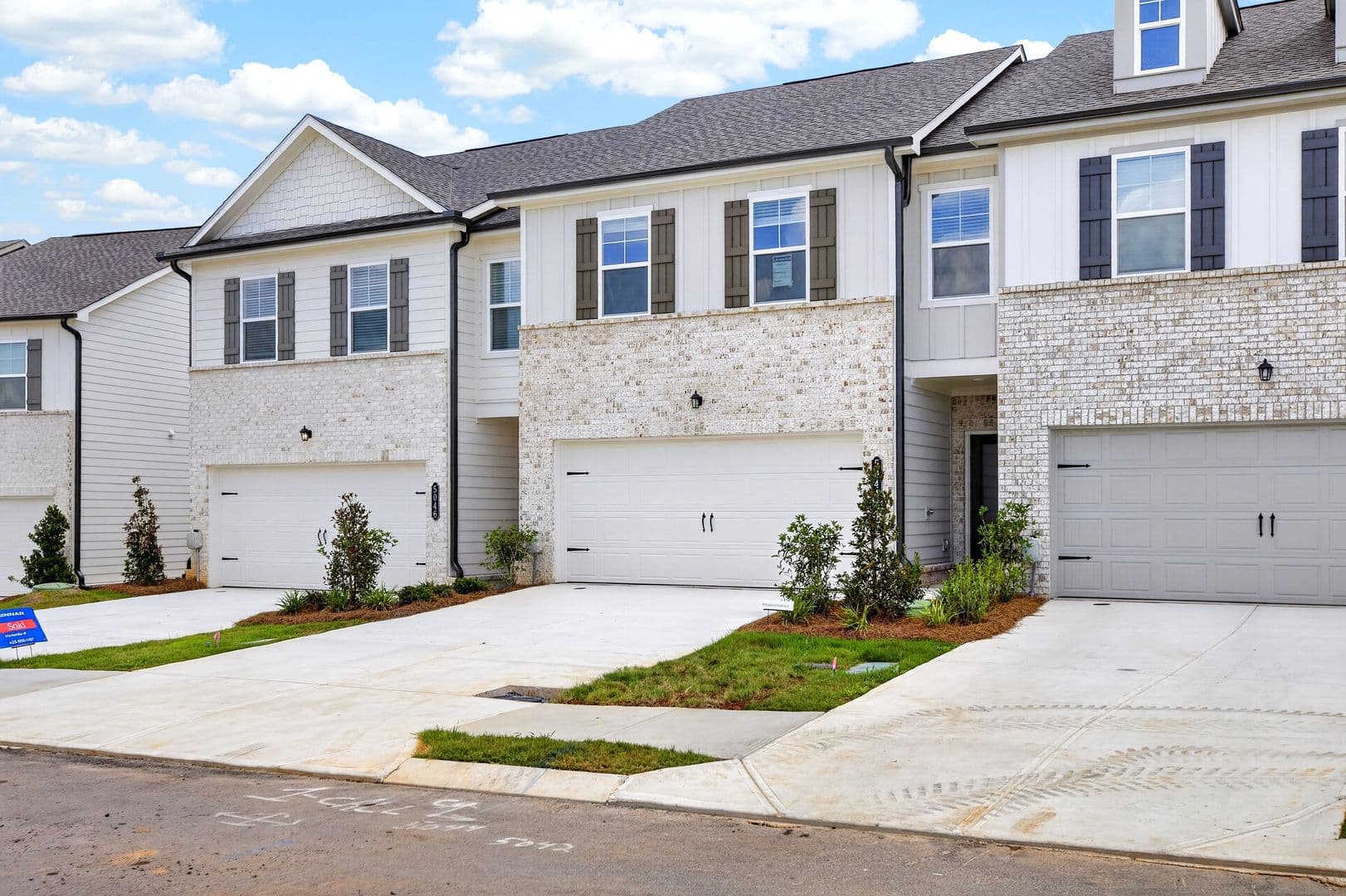 5044 Highwood Dr 2 of 23