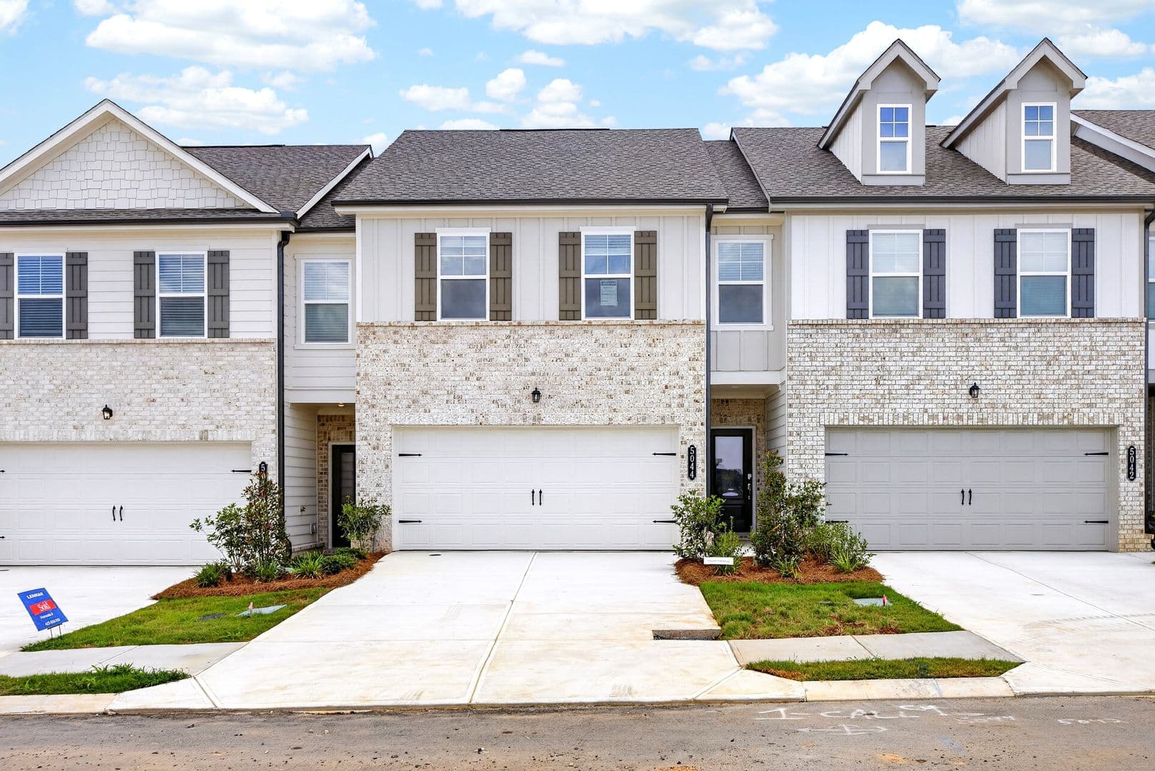 5044 Highwood Dr 1 of 8
