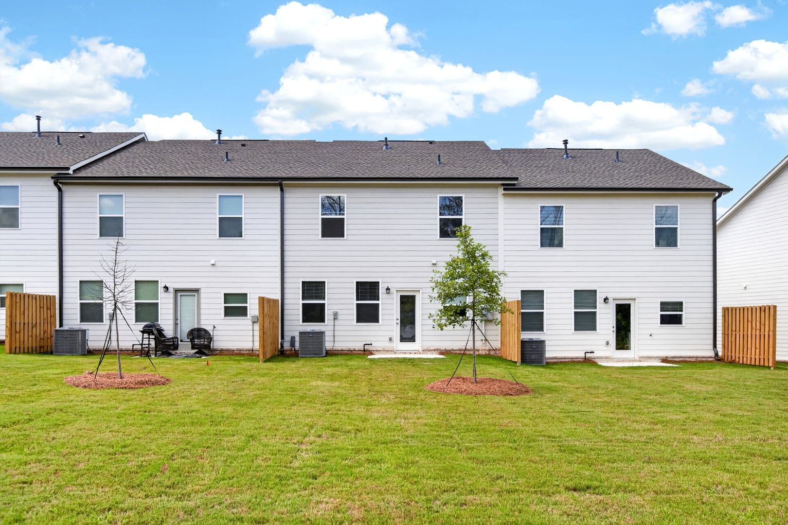 5044 Highwood Dr 3 of 23