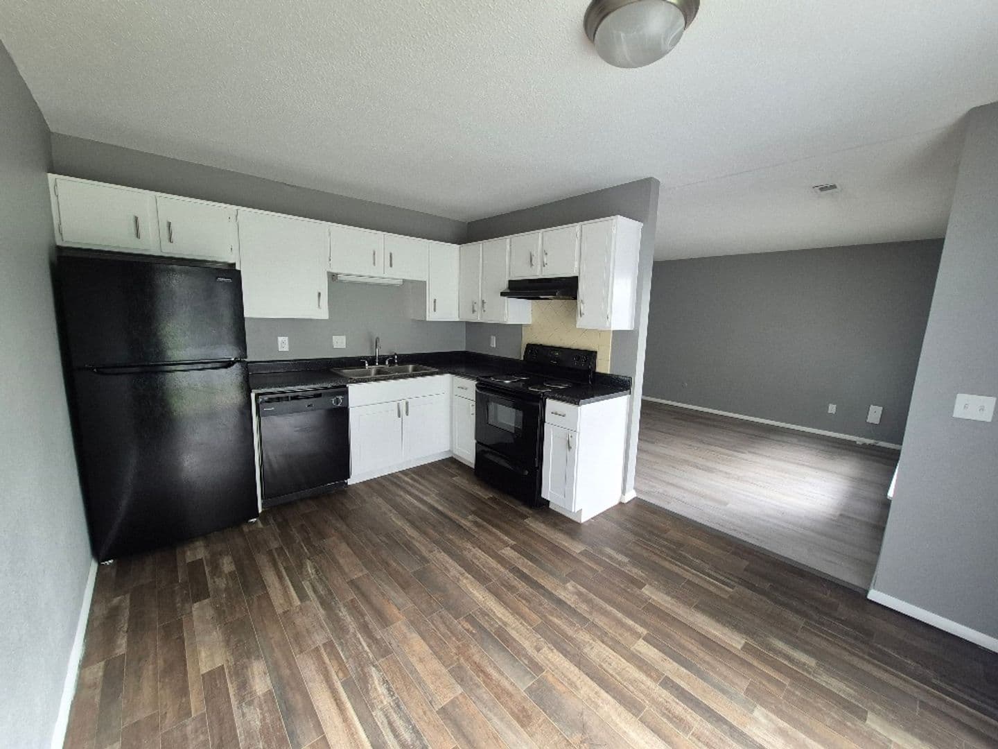 Coventry Park KC Apartments LLC - Condos 3 of 9