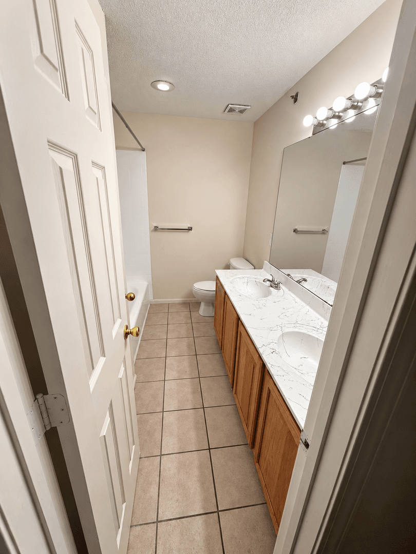 The Oasis Apartments 10 of 11
