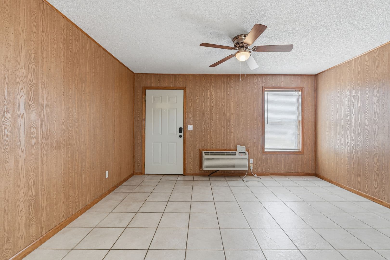 Furnished Studio Apartment - Heart of Warrensburg 10 of 13