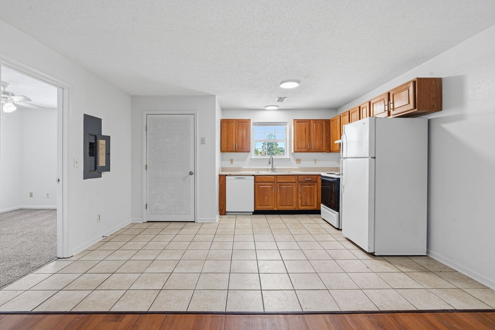 Furnished Studio Apartment - Heart of Warrensburg 5 of 22