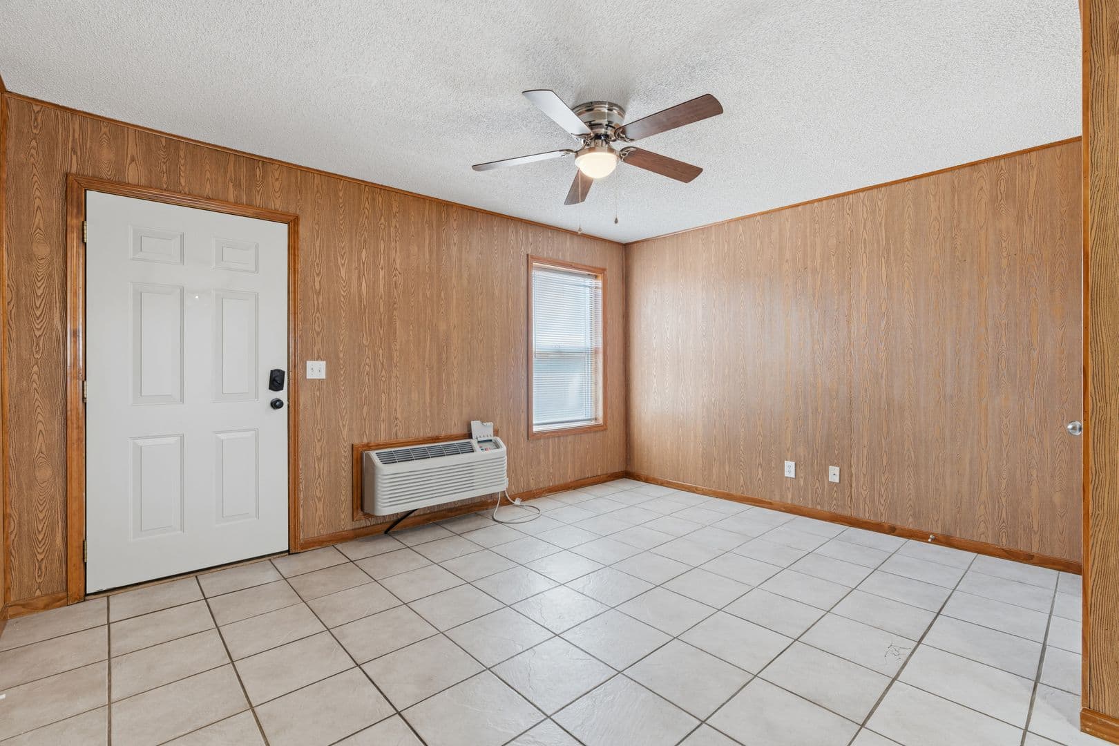 Furnished Studio Apartment - Heart of Warrensburg 8 of 13