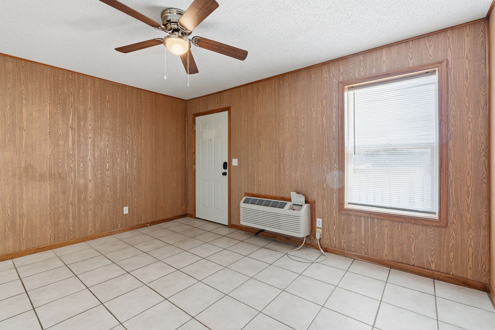 Furnished Studio Apartment - Heart of Warrensburg 7 of 13