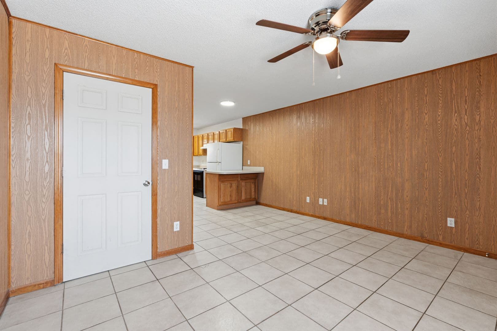 Furnished Studio Apartment - Heart of Warrensburg 6 of 13