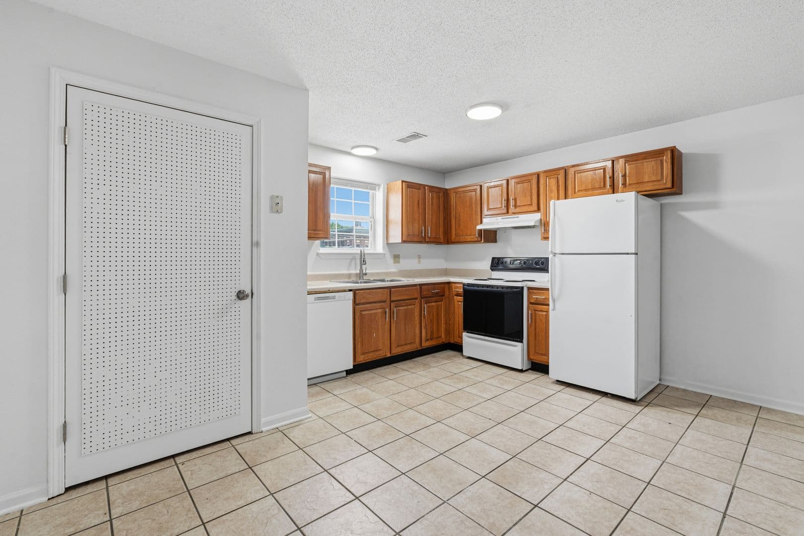 Furnished Studio Apartment - Heart of Warrensburg 16 of 22