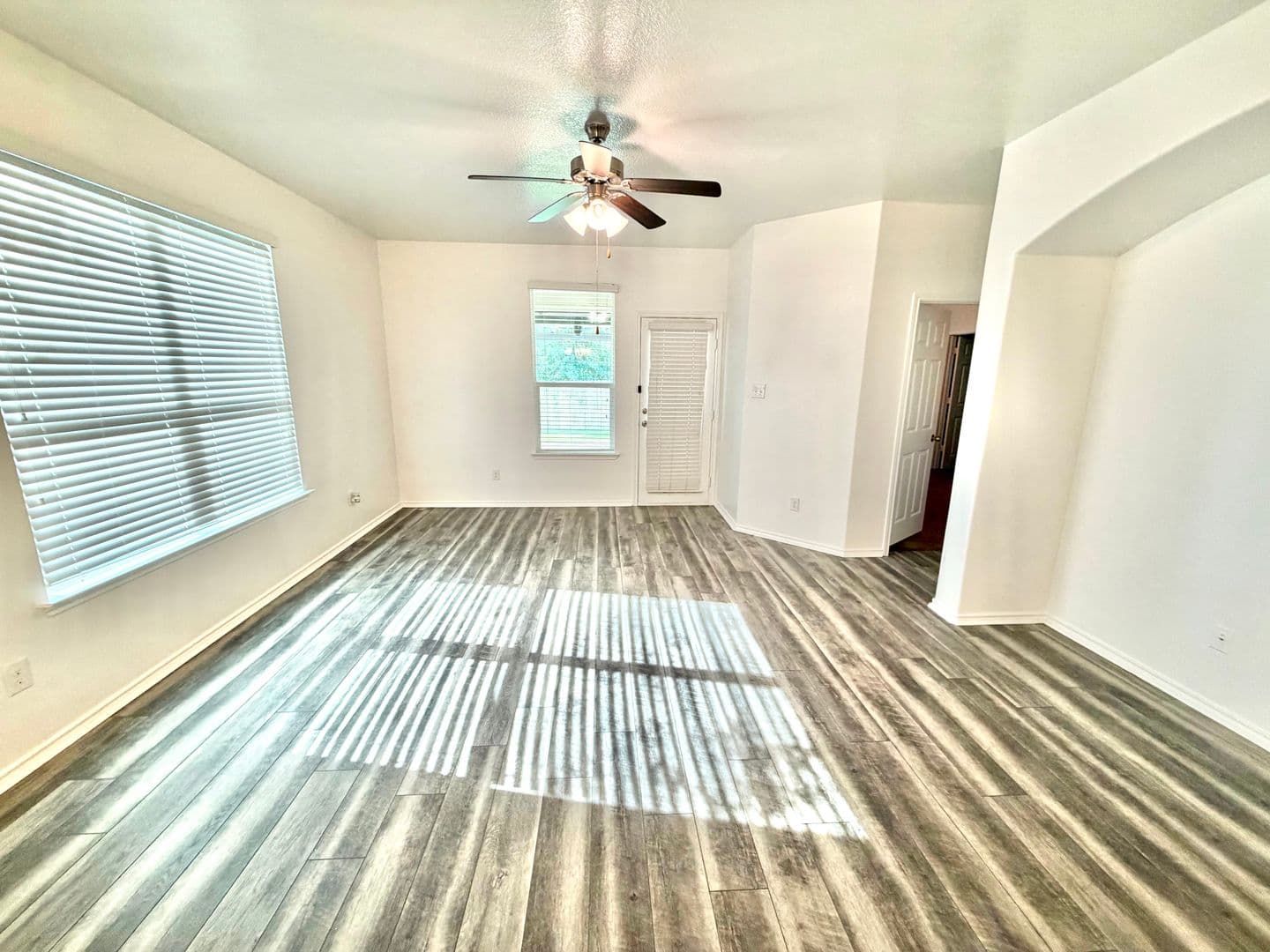 3418 Lorne Dr. 3 of 33