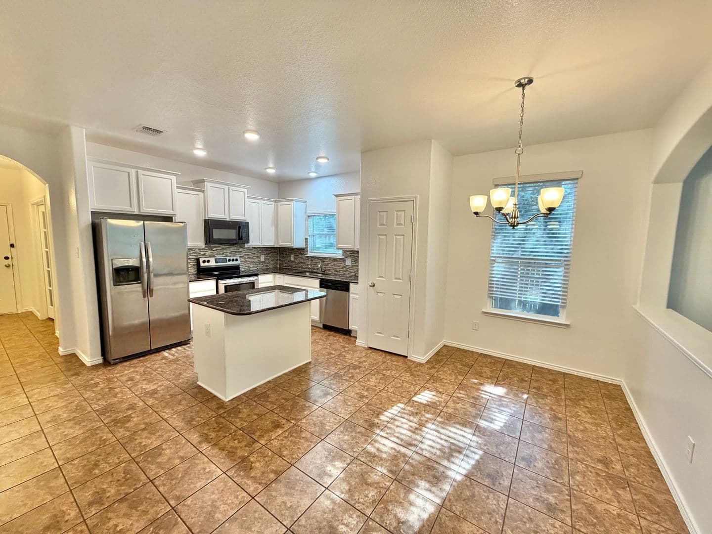 3418 Lorne Dr. 2 of 33