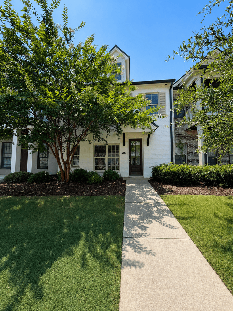 Pinnacle Park Townhomes - Family-Friendly Rentals Near UA 1 of 14
